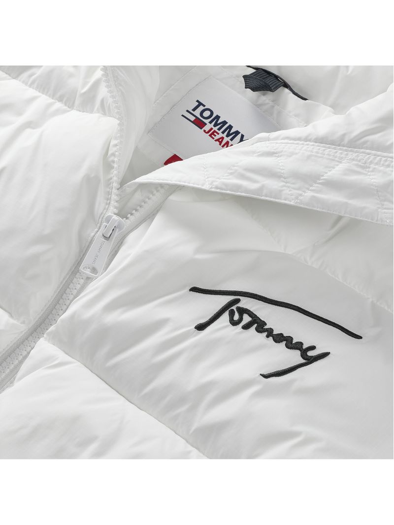 Chumpa-Modern-acolchada-con-logo-distintivo
