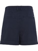 Short-de-sarga-con-pinzas