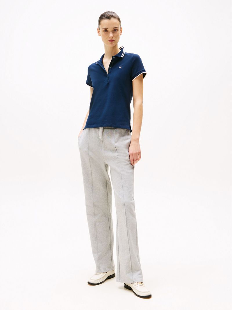 Polo-de-corte-slim-con-logo-a-contraste