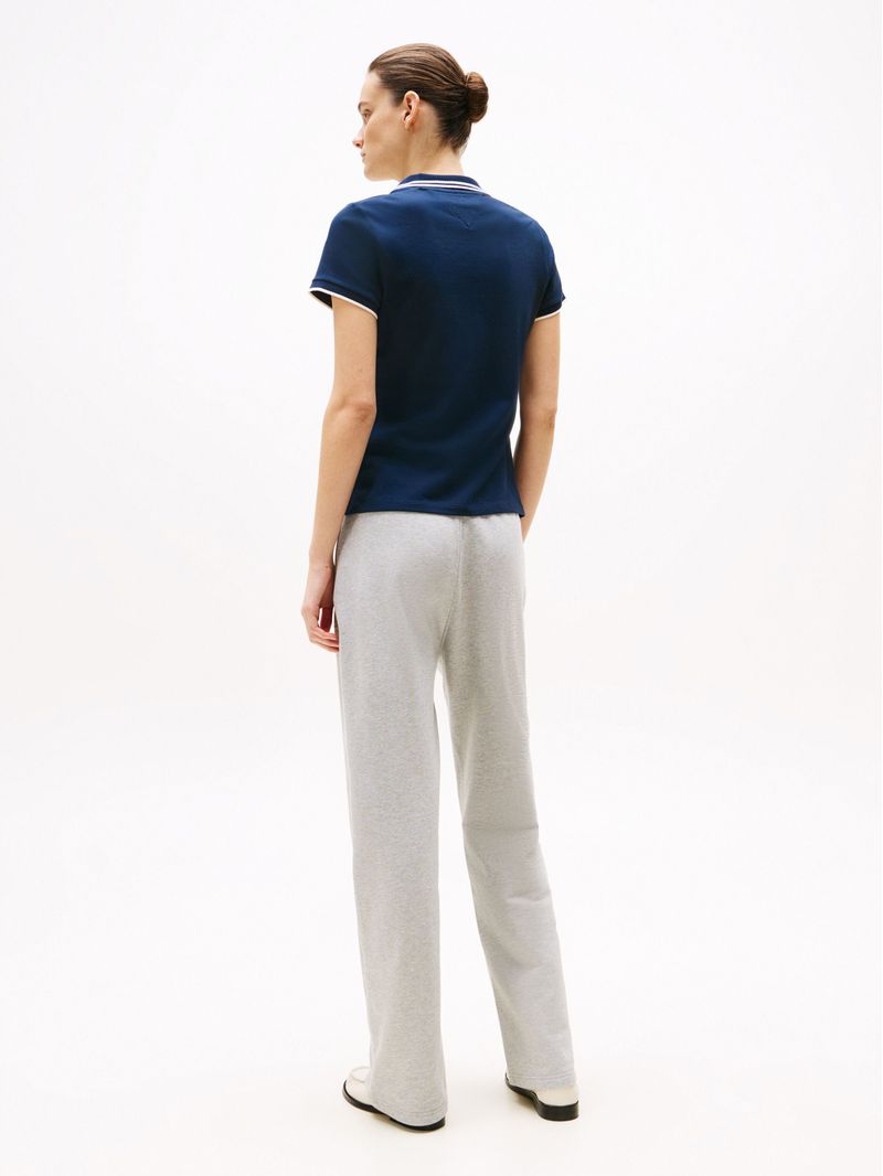 Polo-de-corte-slim-con-logo-a-contraste