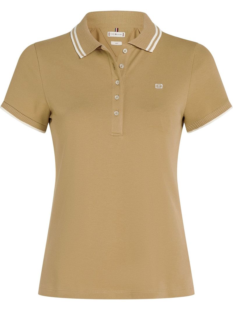 Polo-de-corte-slim-con-logo-a-contraste
