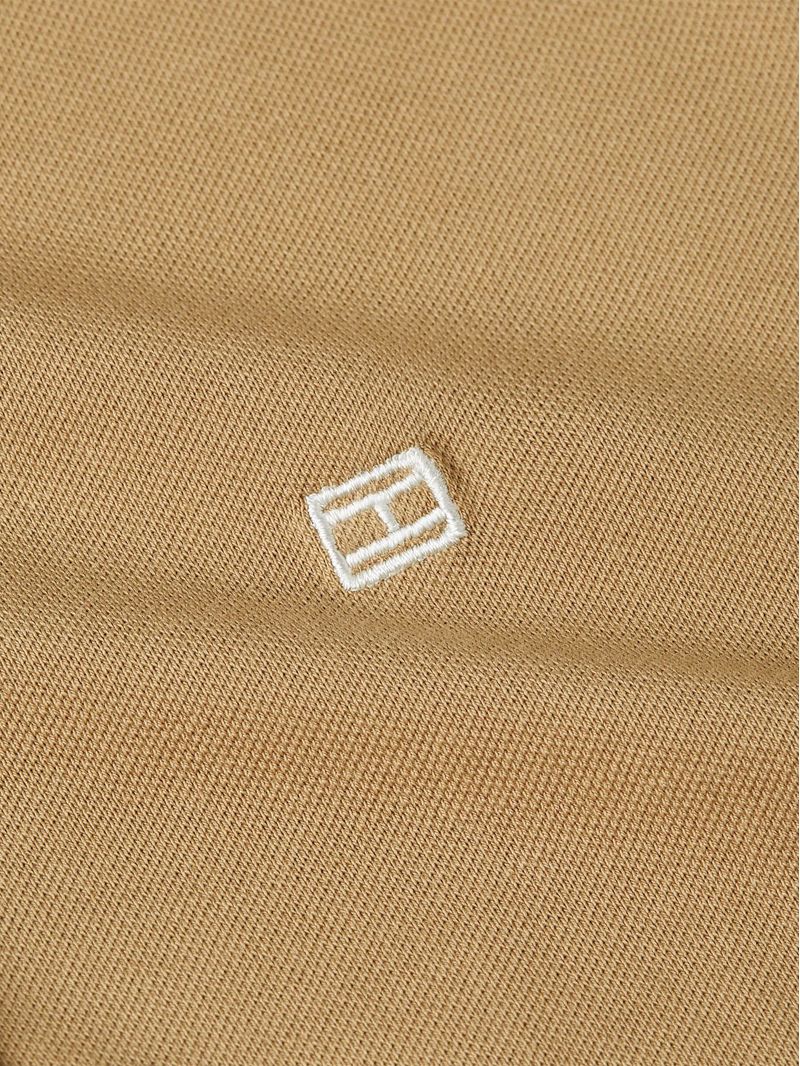 Polo-de-corte-slim-con-logo-a-contraste