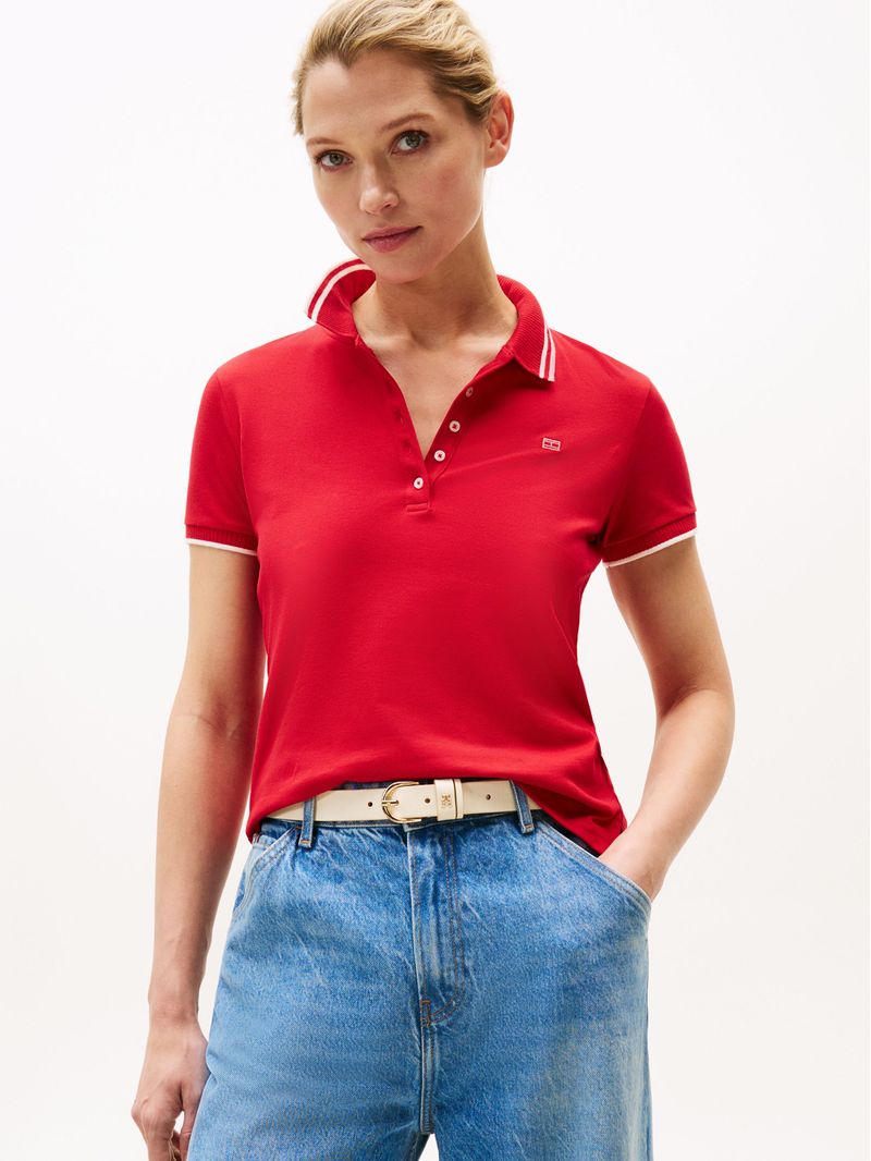 Polo-de-corte-slim-con-logo-a-contraste