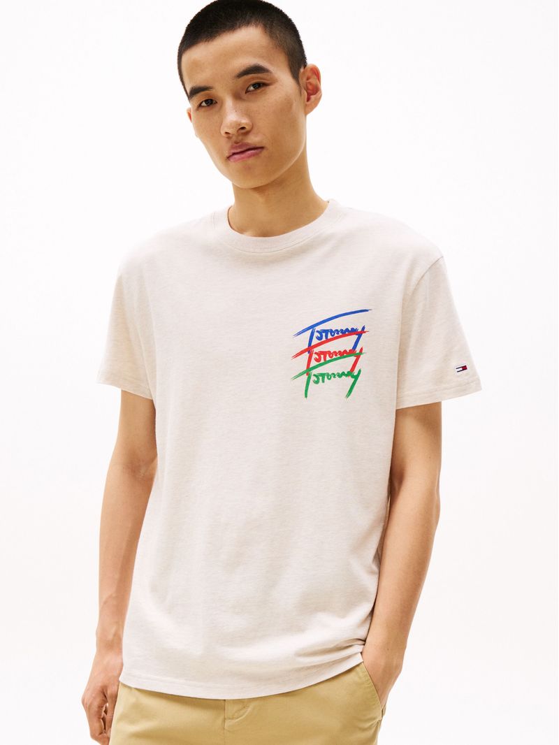 Playera-con-logo-grafico-en-la-espalda