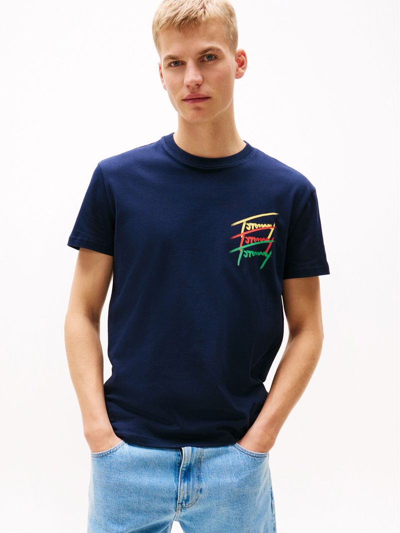 Playera-con-logo-grafico-en-la-espalda