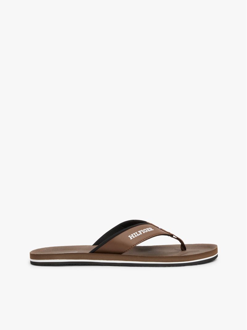 Chancletas-con-tiras-acolchadas-e-inscripcion