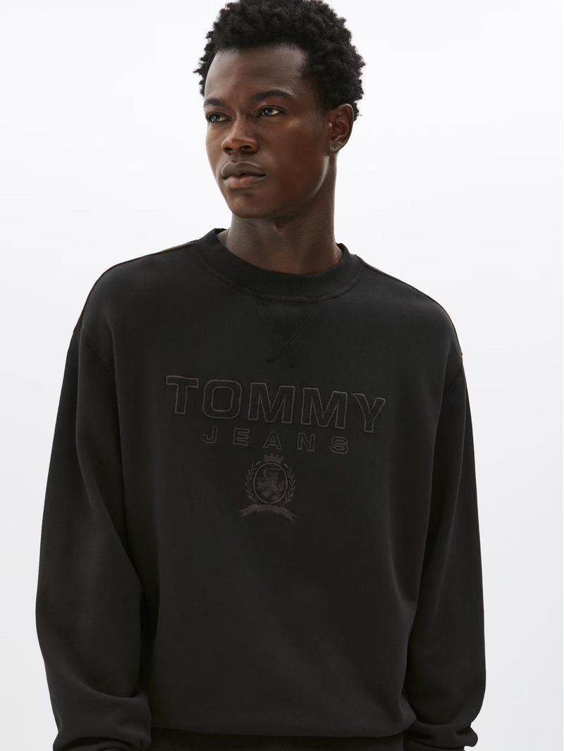 Sudadero-con-logo-universitario-tonal-de-corte-relaxed