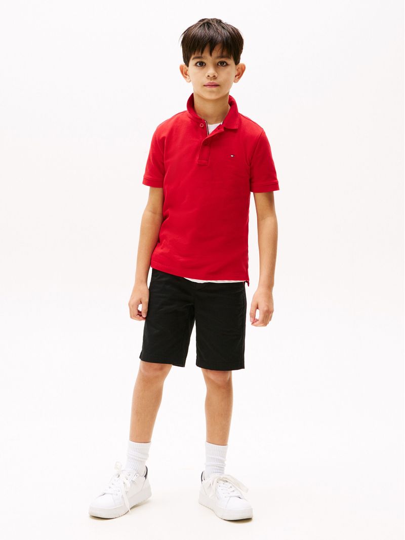 Polo-con-logo-y-corte-regular-essential