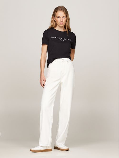 Playera con cuello redondo y logo distintivo