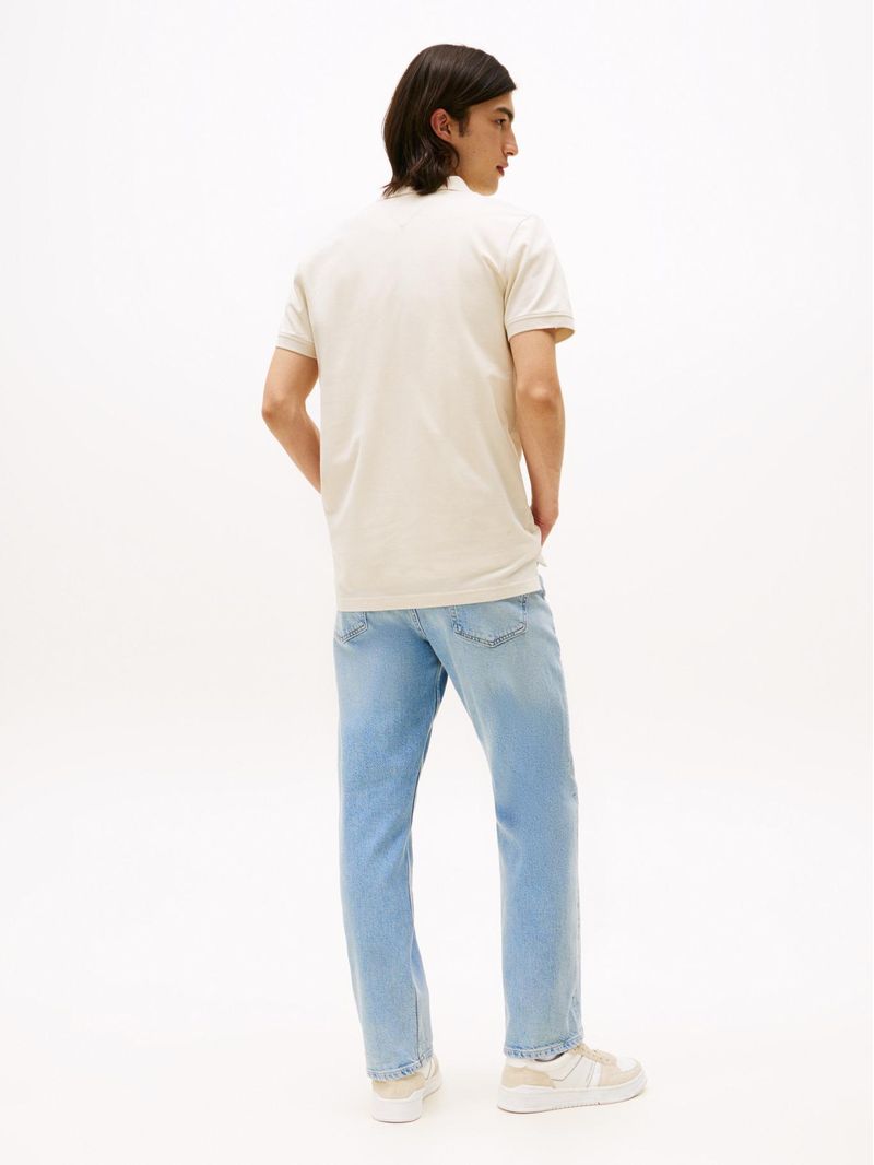 Polo-de-corte-slim-con-parche-con-logo
