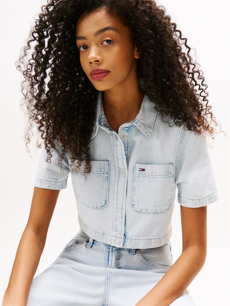 Camisa-chaqueta-jeans-amplia-cropped-de-manga-corta