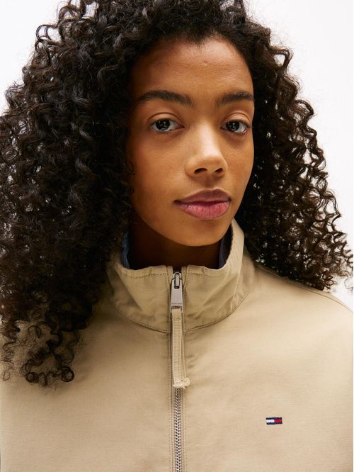 Chumpa con cuello y cierre con zipper