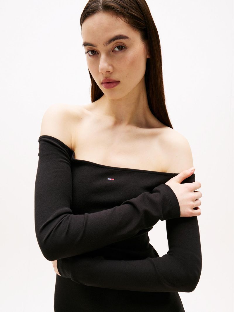 Mini-vestido-con-cuello-de-barco-