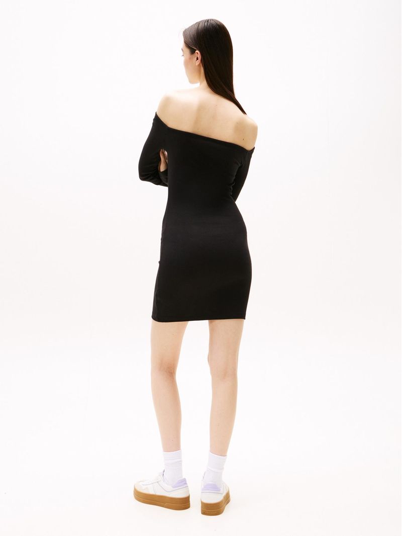Mini-vestido-con-cuello-de-barco-