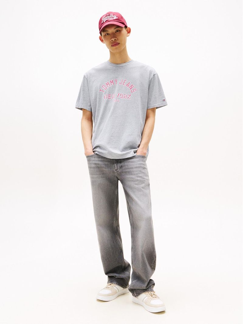 Playera-amplia-con-logo-universitario