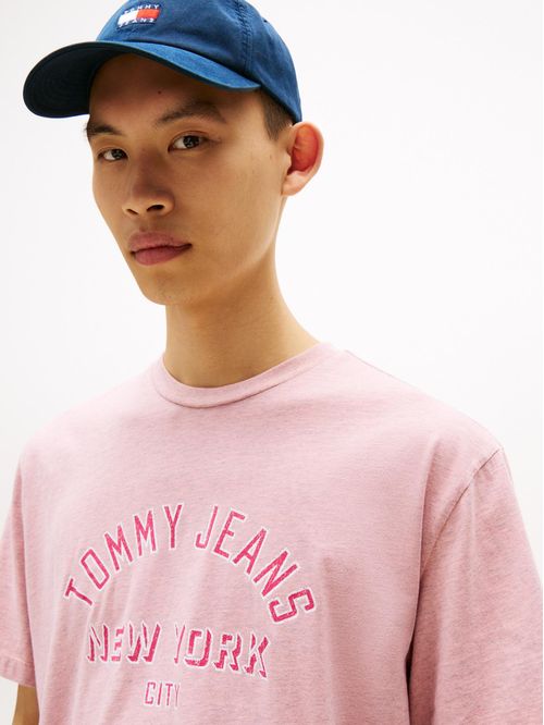 Playera amplia con logo universitario