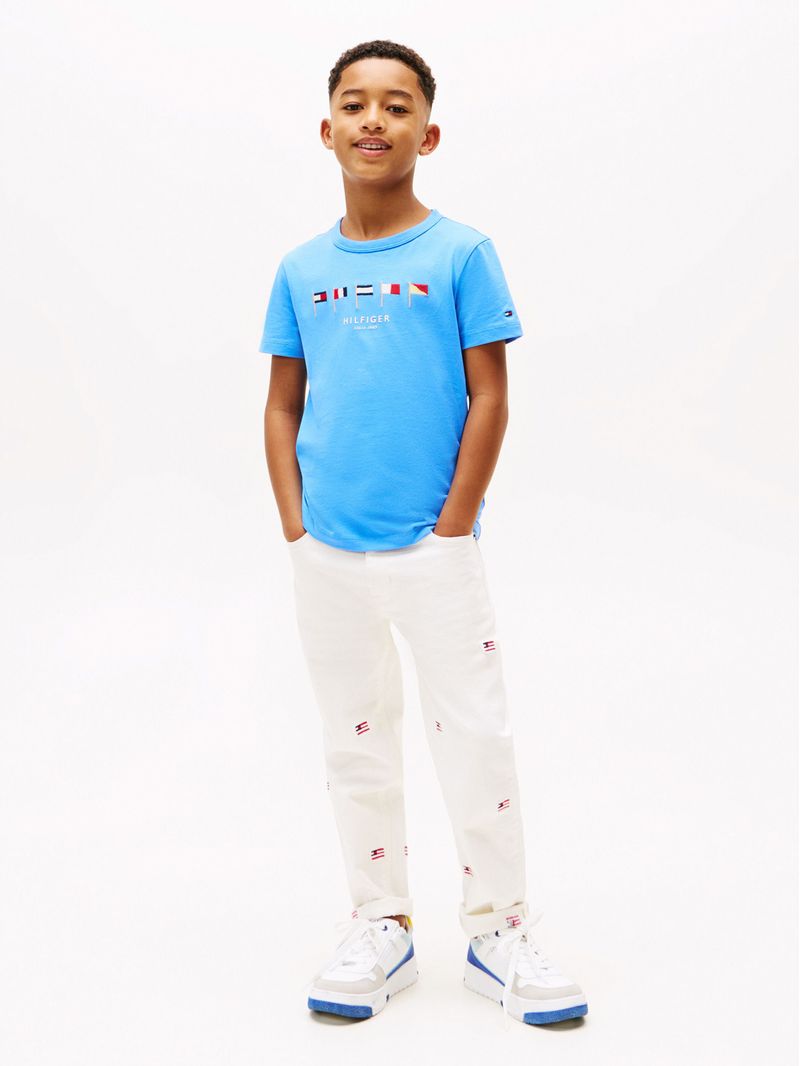 Playera-con-cuello-redondo-y-logo