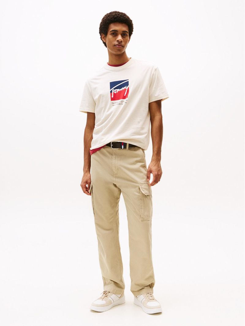 Playera-con-logo-distintivo