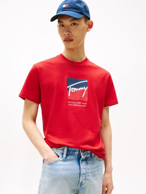 Playera con logo distintivo