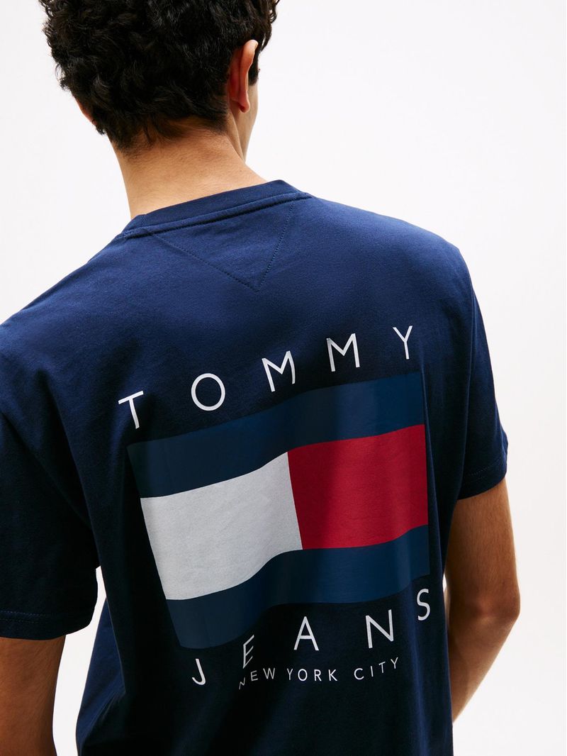 Playera-con-logo-trasero
