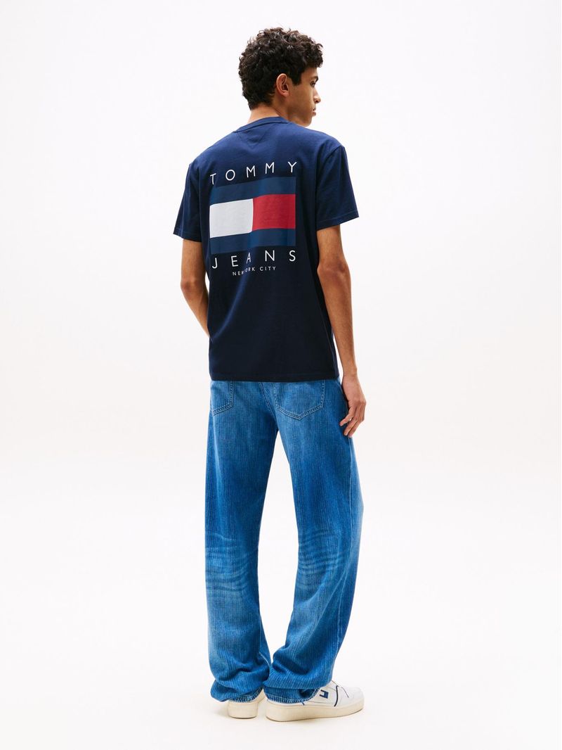 Playera-con-logo-trasero