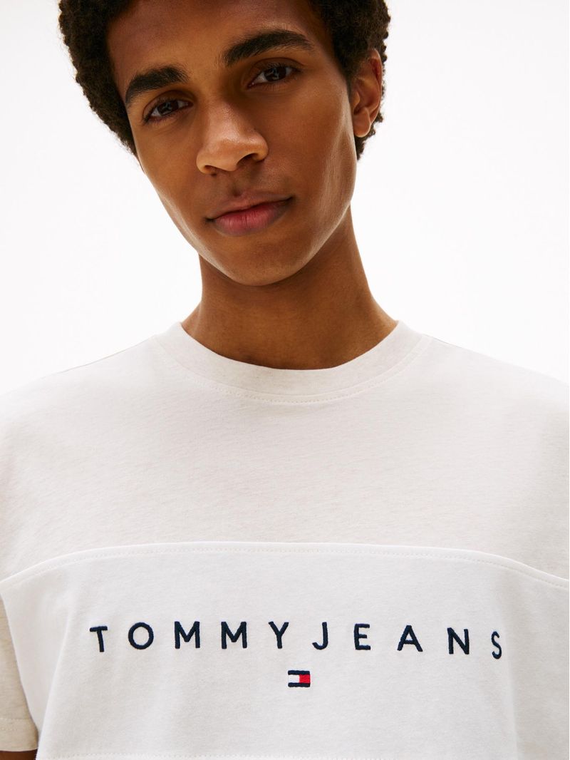 Playera-de-corte-regular-con-diseño-colorblock