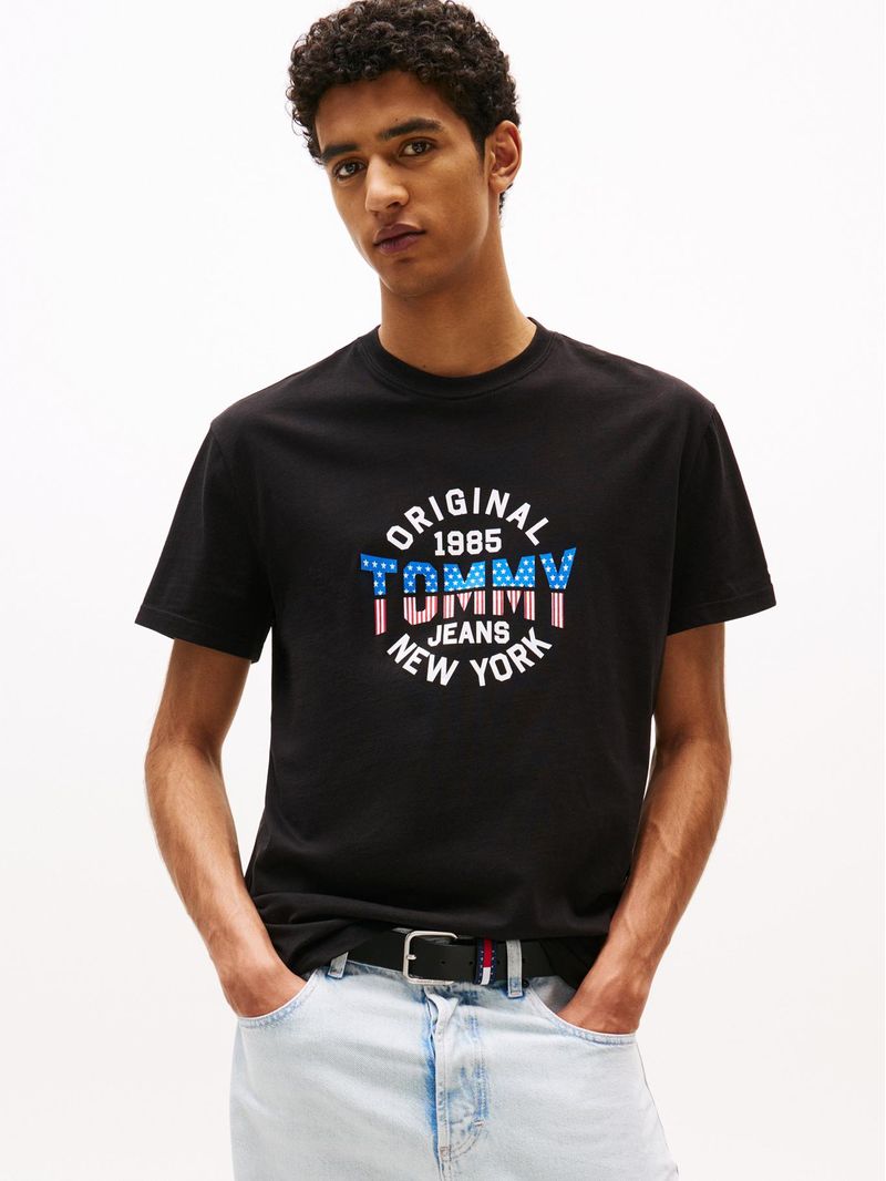 Playera-de-corte-regular-con-logo-grafico-redondo