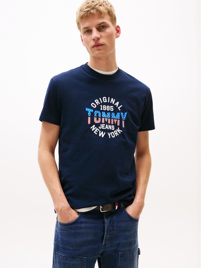 Playera-de-corte-regular-con-logo-grafico-redondo