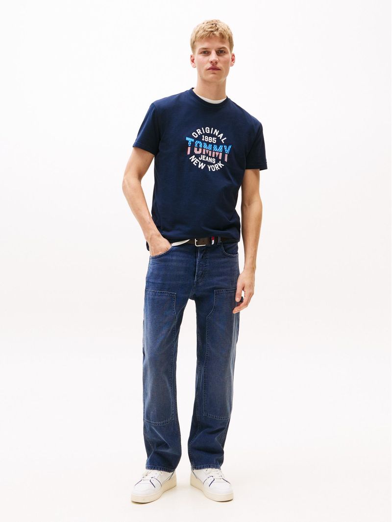 Playera-de-corte-regular-con-logo-grafico-redondo
