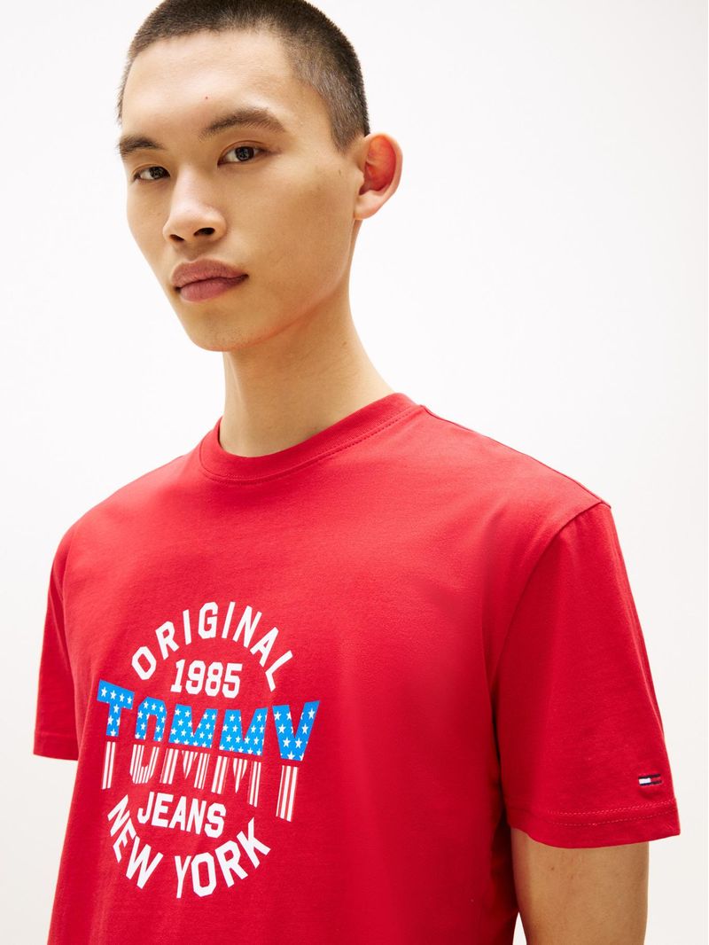 Playera-de-corte-regular-con-logo-grafico-redondo