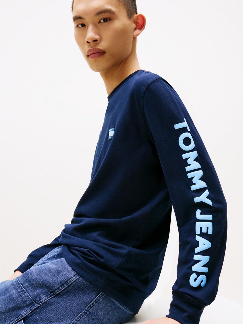 Playera-de-corte-regular-con-logo-vertical