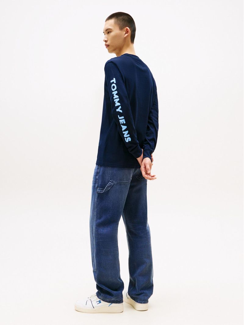 Playera-de-corte-regular-con-logo-vertical