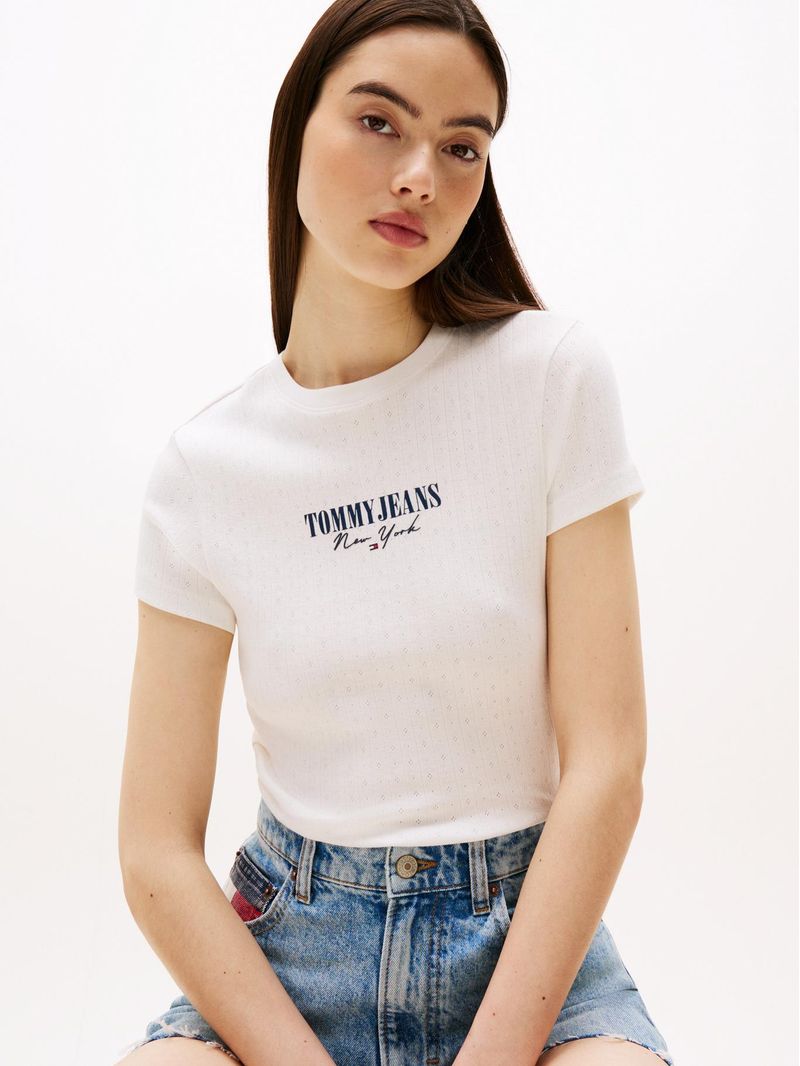 Playera-de-corte-slim-con-logo