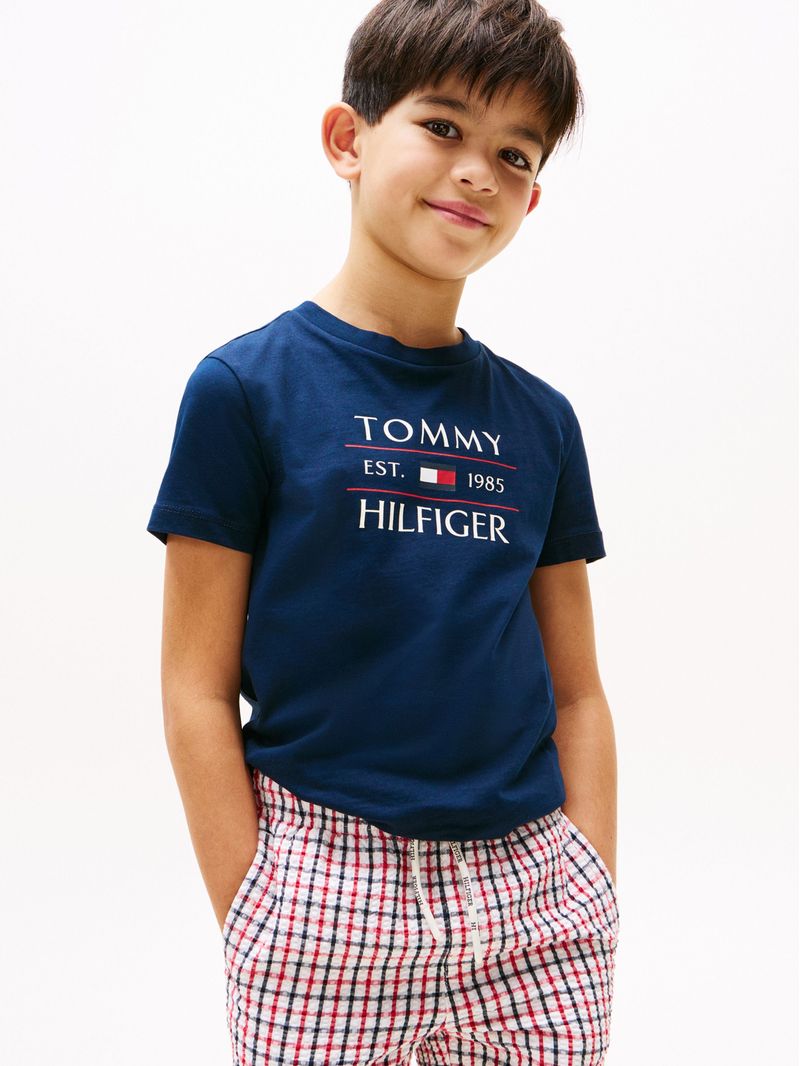 Playera-de-cuello-redondo-con-logo