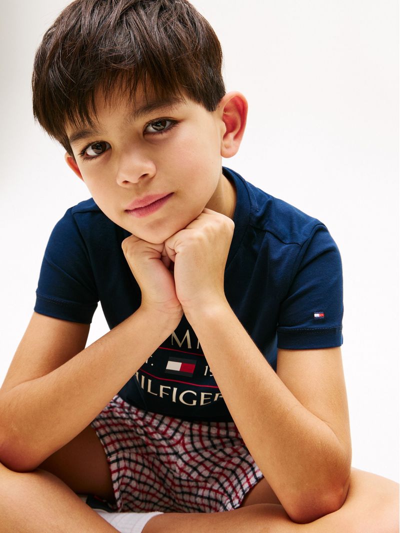 Playera-de-cuello-redondo-con-logo