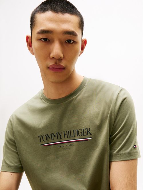 Playera de cuello redondo con logo