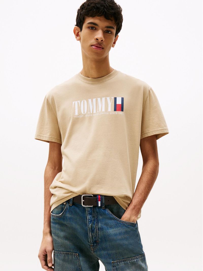 Playera-de-cuello-redondo-con-logo