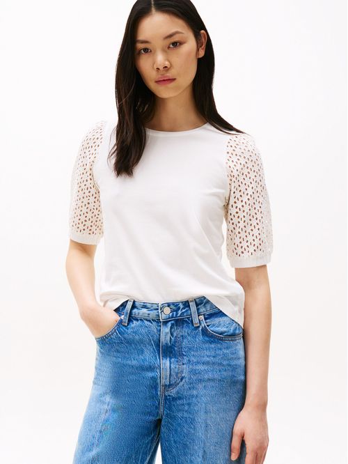 Playera de manga corta con detalles calados