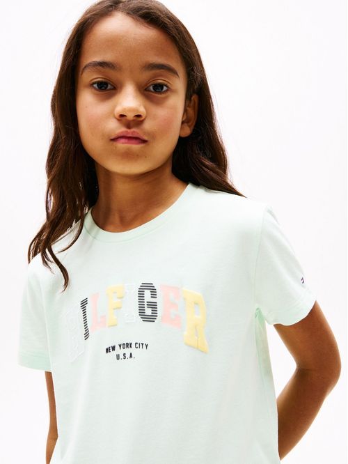 Playera tipo universitaria de cuello redondo