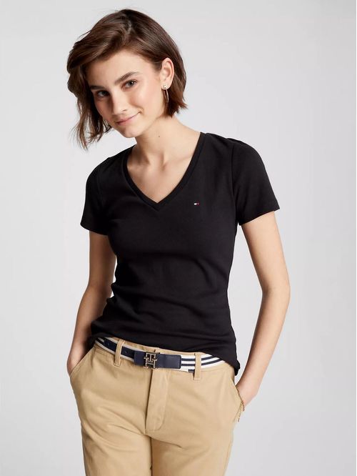 Playera clásica en cuello v