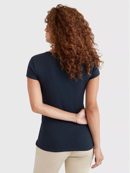 Playera clásica en cuello v