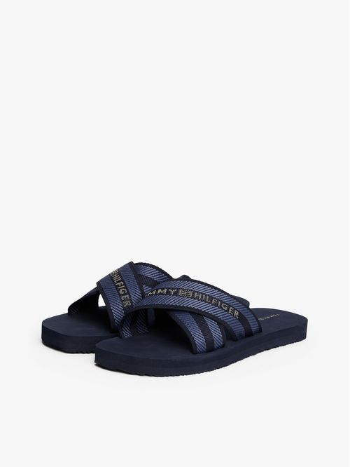 Chancletas con tiras cruzadas y logo