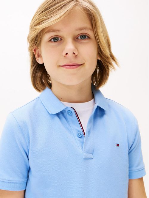 Polo con logo y corte regular essential