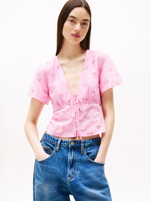 Blusa slim con calado integral y cuello en V
