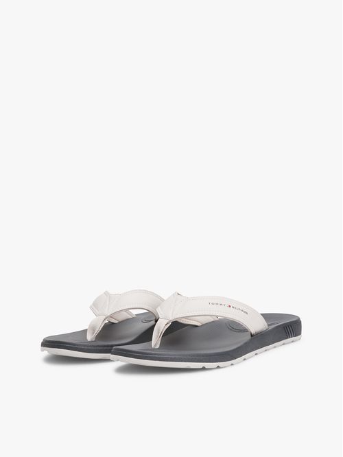 Chancletas con logo en la tira