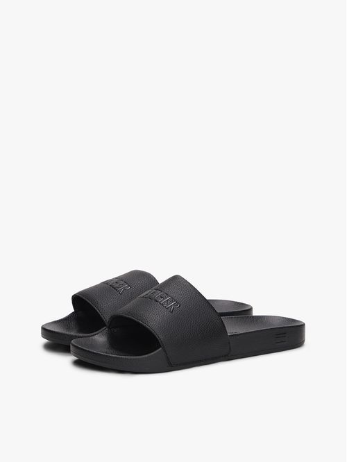 Chancletas con logo en relieve