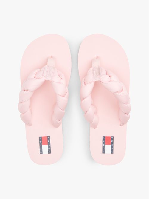 Chancletas con tira trenzada y suela dentada