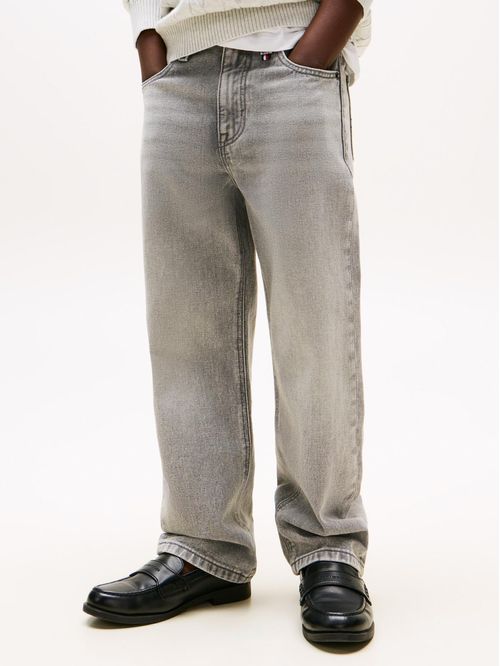 Jeans desteñidos de estilo skater