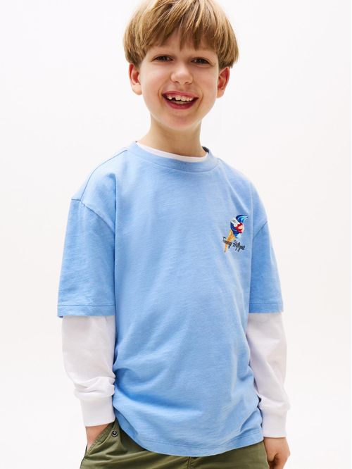 Playera texturizada con motivos gráficos