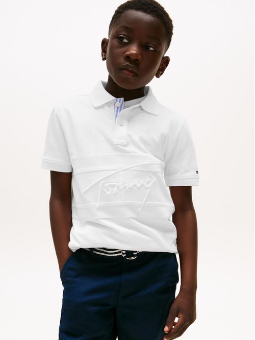 Polo con logo gráfico en el pecho